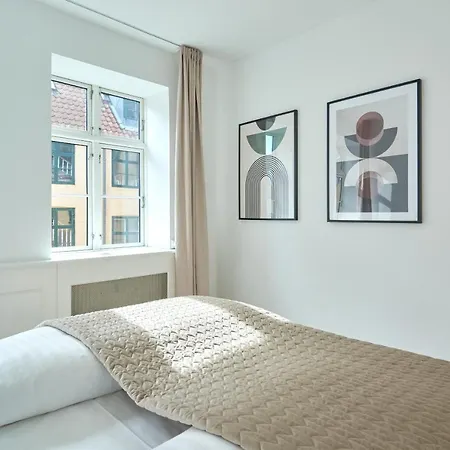 Spacious Centrally Located In Cph's Old Town 公寓