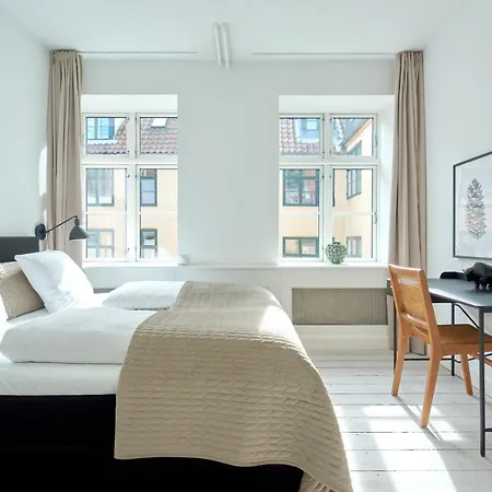 Apartment Spacious Centrally Located In Cph's Old Town *