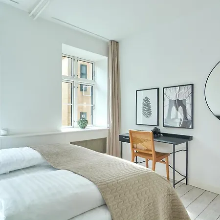 Apartment Spacious Centrally Located In Cph's Old Town