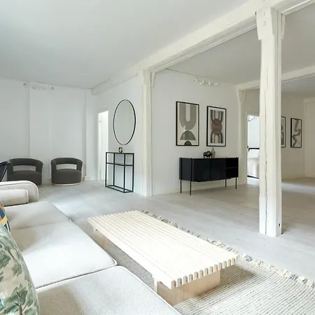 Spacious Centrally Located In Cph's Old Town Apartment