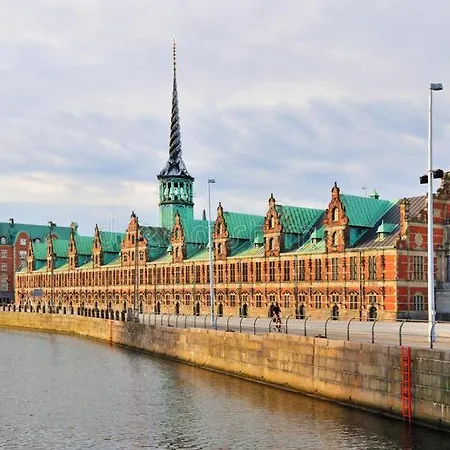 Apartment Spacious Centrally Located In Cph's Old Town