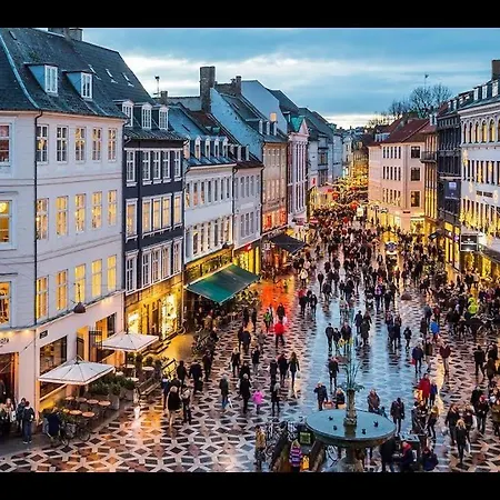 Spacious Centrally Located In Cph's Old Town Copenhaga