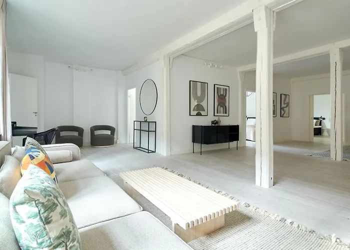 Spacious Centrally Located In Cph's Old Town Apartamento