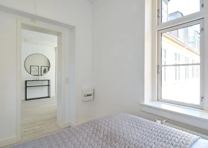 Spacious Centrally Located In Cph's Old Town Apartamento