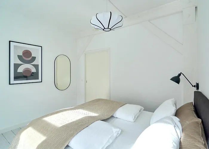 Spacious Centrally Located In Cph's Old Town Apartamento