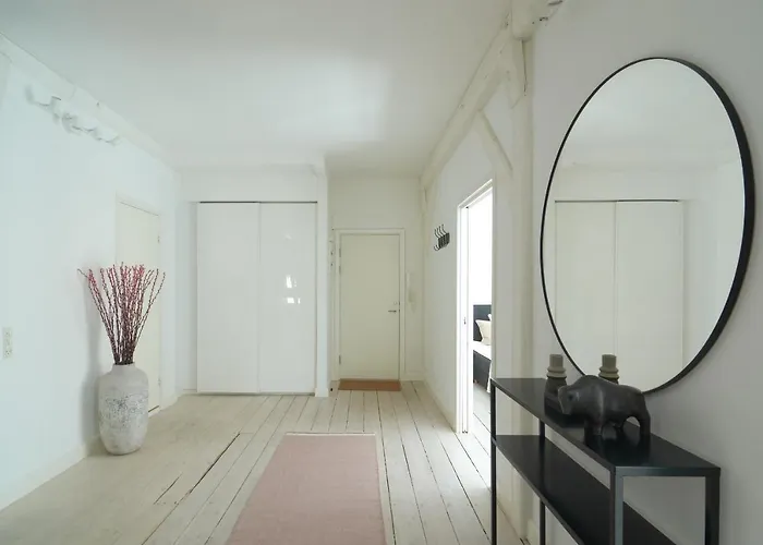 Spacious Centrally Located In Cph's Old Town Apartamento