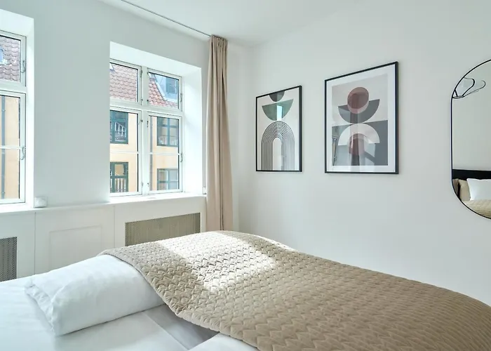 Spacious Centrally Located In Cph's Old Town Apartamento